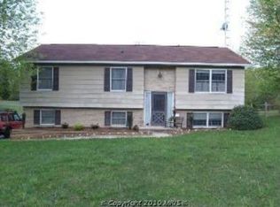 16 Canadian Dr, Martinsburg, WV