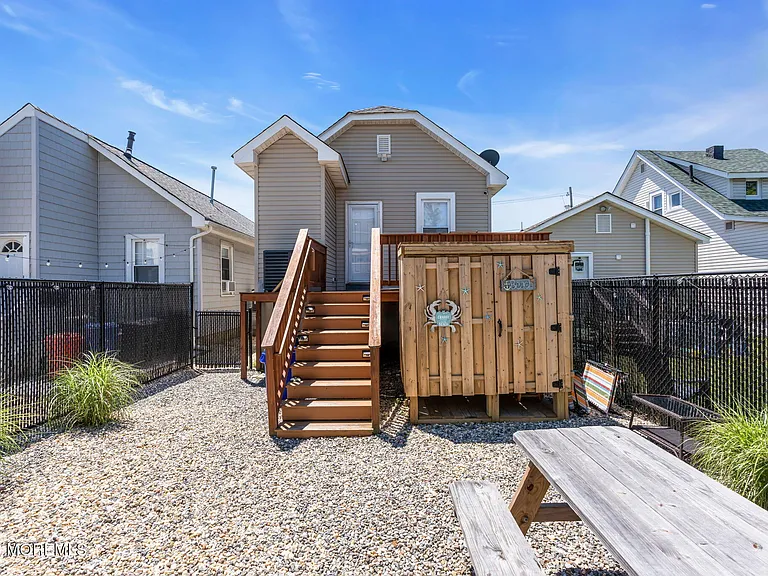 226 Dupont Ave — Photo 22