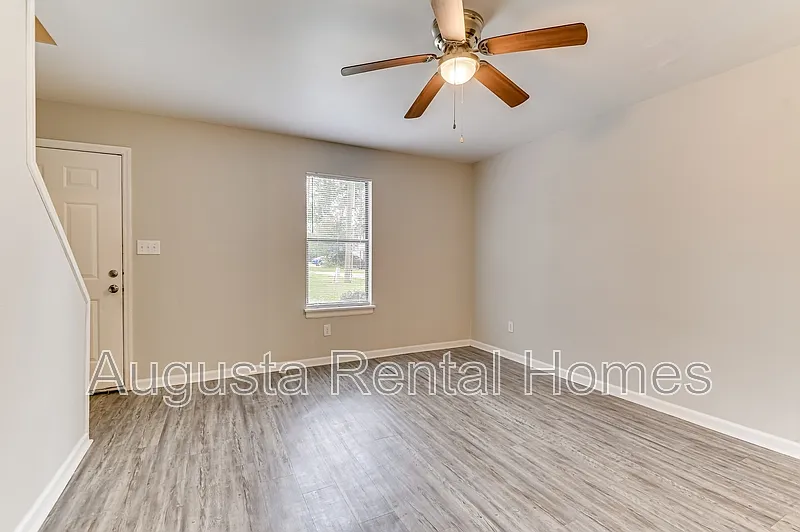 2 bed, 1.5 bath, 1050 sqft, $995 — Photo 3