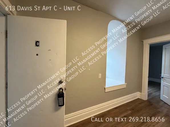 613 Davis St, Kalamazoo, MI
