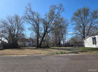 140 Victory Dr, East Alton, IL 62024