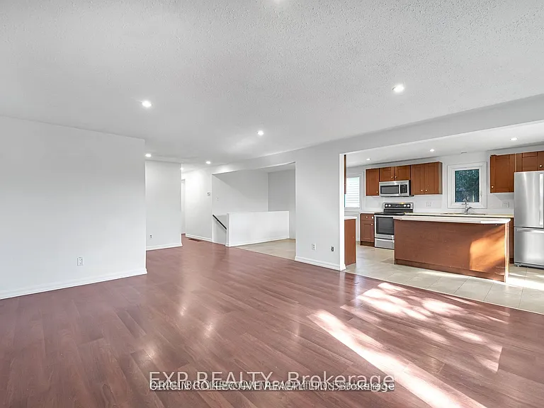 63 Wheatfield Cres — Photo 4