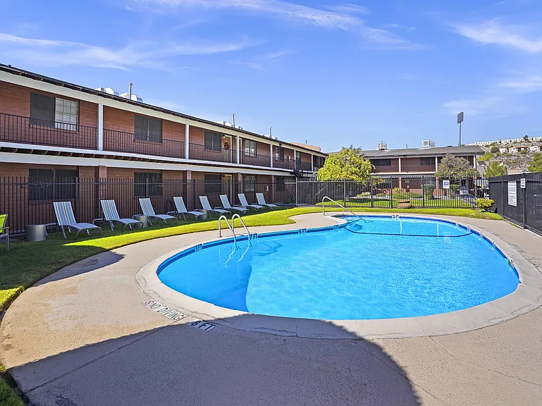 Paso Oeste Apartments — Photo 7