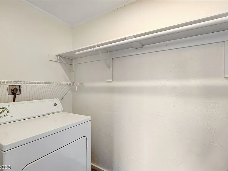 214 W Victory Rd — Photo 26
