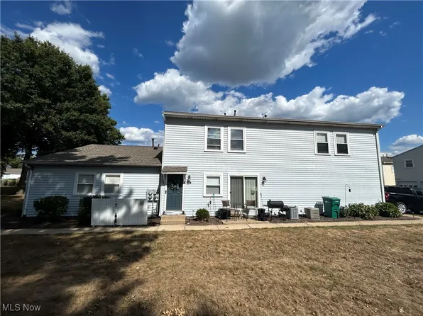 2538 Royal County Down Dr, Uniontown, OH 44685