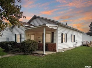 808 N 12th St, Herrin, IL 62948