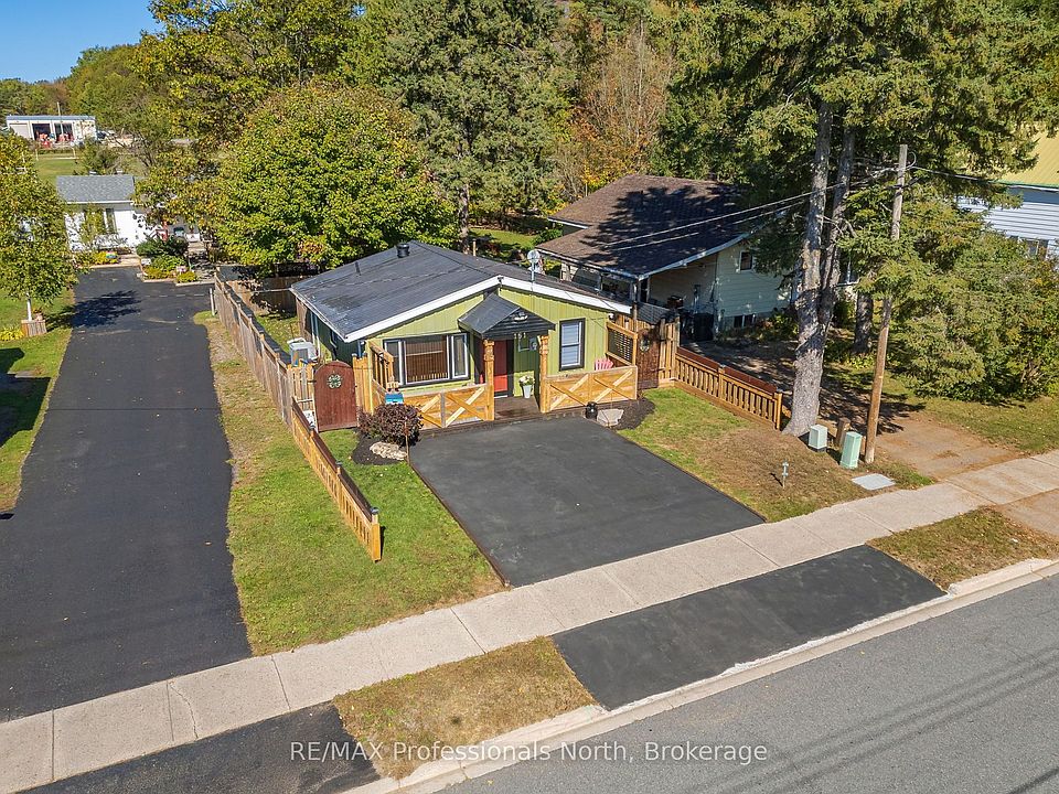 1st image of 161 Quebec St