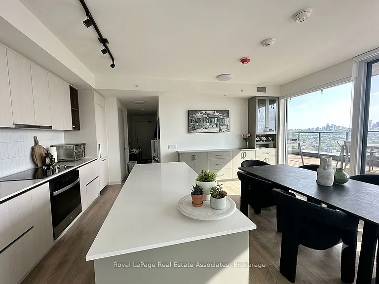 1285 Dupont St — Photo 6