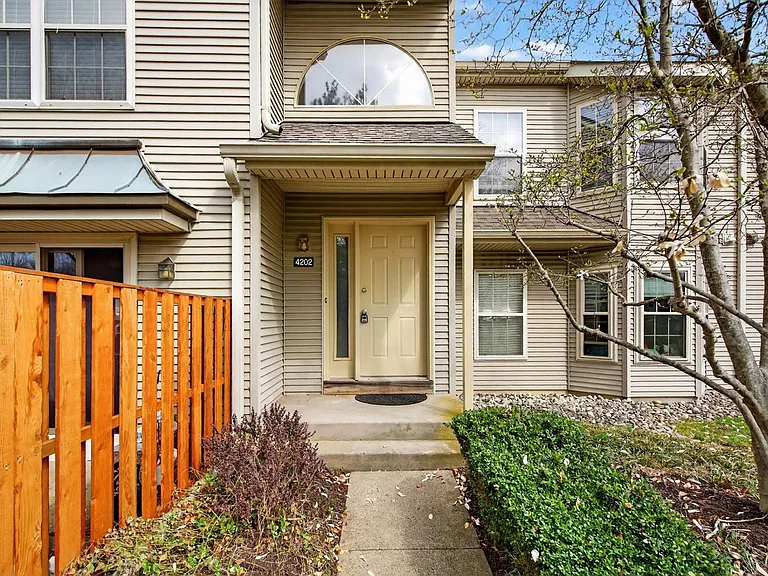4202 Waltham Ct — Photo 28