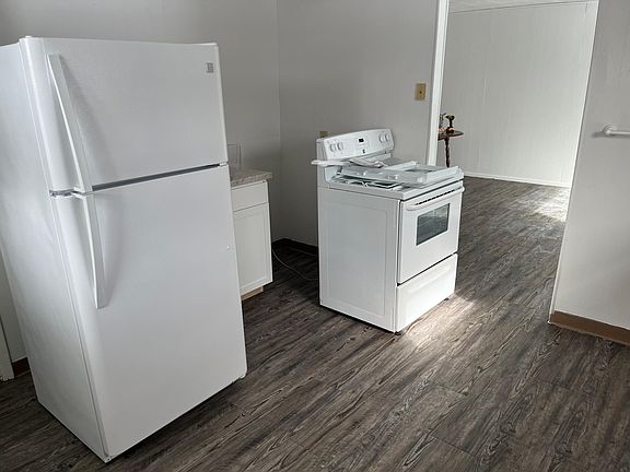 2nd image of 904 6th Ave S #904