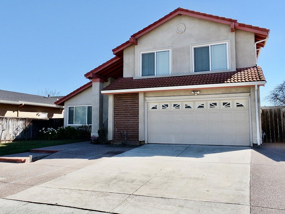 1st image of 90 Foxwell Ct
