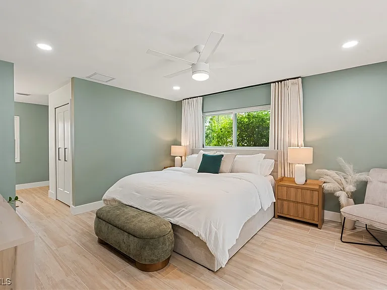 2412 La Salle Ave — Photo 5