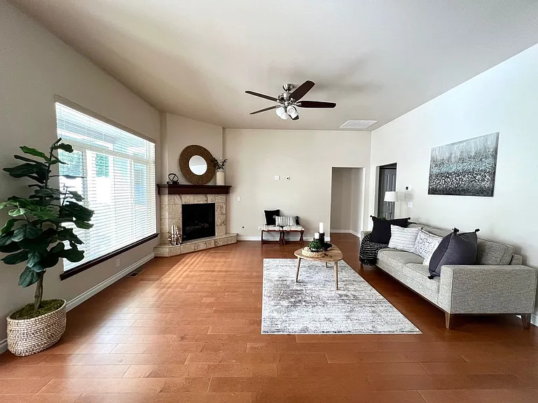 7704 W Washington Ave — Photo 29
