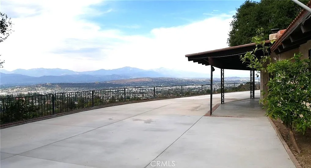 4 bed, 2158 sqft, $4,500 — Photo 2