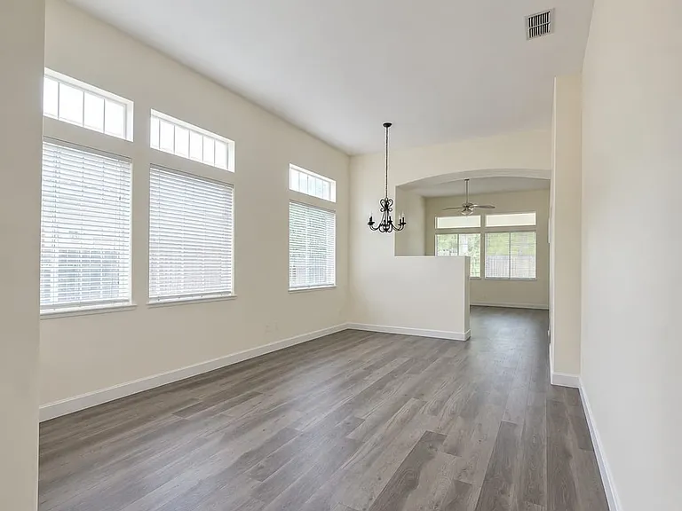 261 Oxburough Dr — Photo 3
