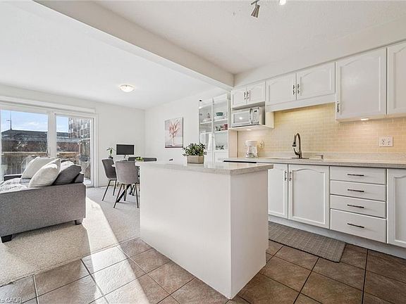 4th image of 361 Arkell Rd Unit 6