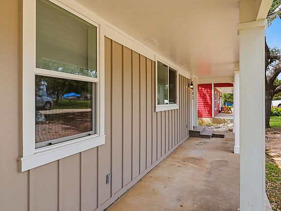 3rd image of 402 Laurel Lane