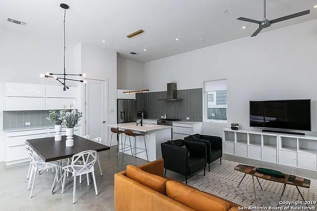 2 bed, 2.5 bath, 1677 sqft, $2,950 — Photo 2