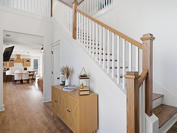 4th image of 132 Portico Pl