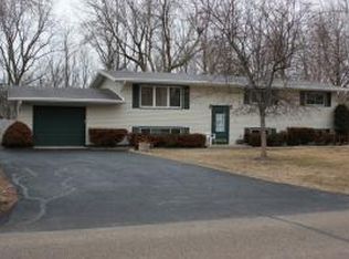 1015 W Devonshire Rd, Delafield, WI 53018