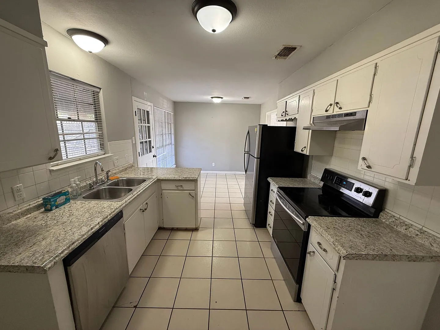 Completely Remodeled 3 Bedroom 2 Bath, 2 Car Garage Available Now! — Photo 2