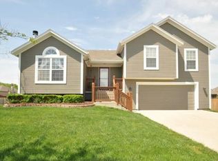 20950 W 226th Ct, Spring Hill, KS 66083