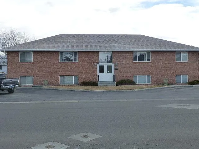 upper left apartment for lease