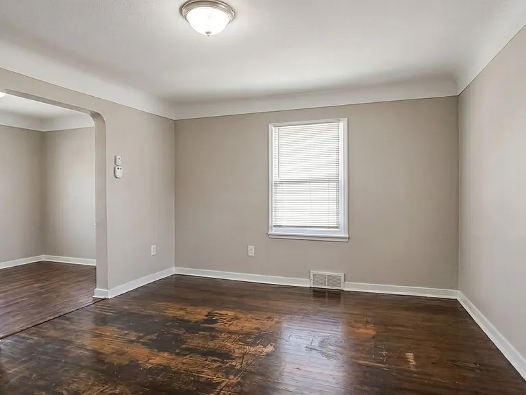 7256 Prospect Ave — Photo 14