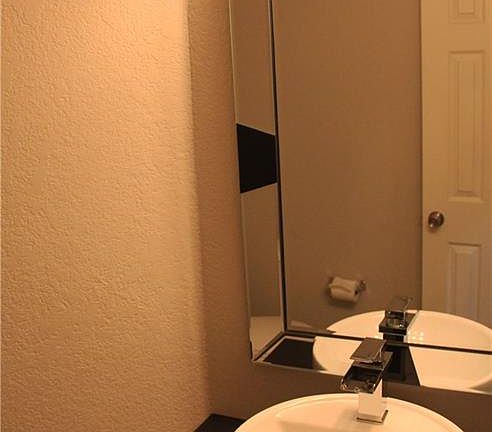 3rd image of 546 Kristin Ln