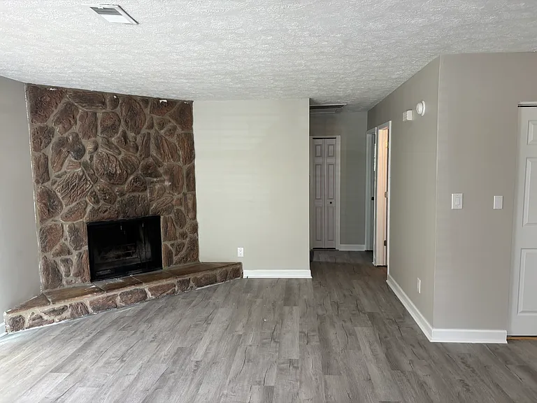 308 Vaught Ct #A — Photo 2
