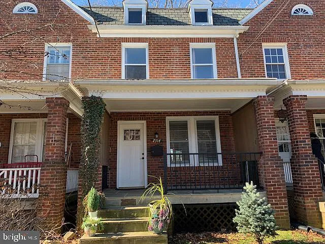 2314 Huidekoper Pl NW — Photo 1