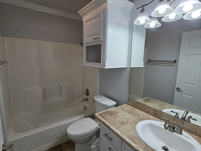 401 Hemlock Dr — Photo 8