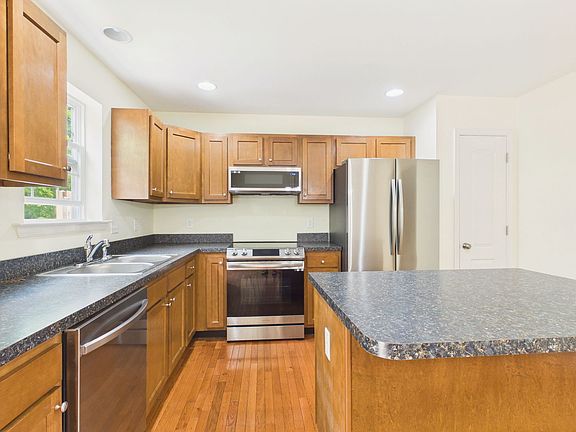 3rd image of 117 Mapleton Blvd