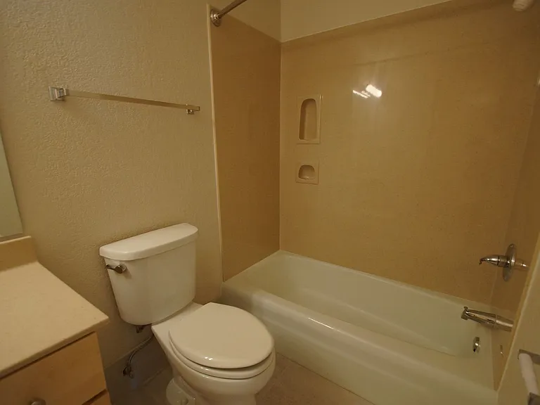 Larpenteur Estates Apartments — Photo 109
