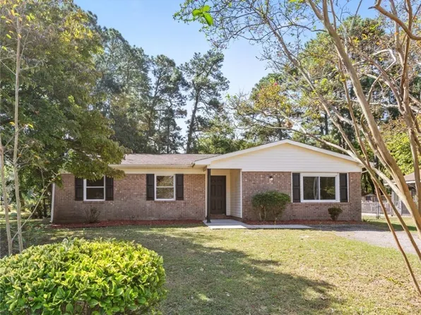 1930 Alder Rd, Fayetteville, NC 28304