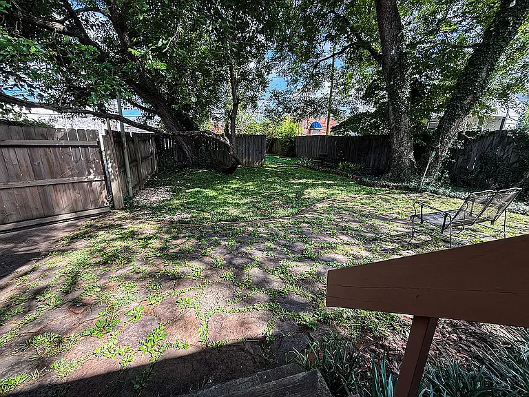316 W Maple St — Photo 3