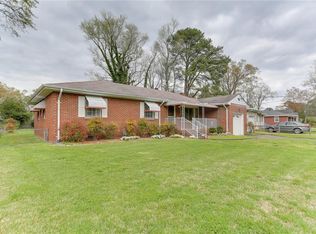 2216 Delwood Rd, Chesapeake, VA 23323