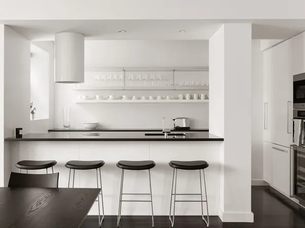 923 Fifth Avenue image 5 of 13