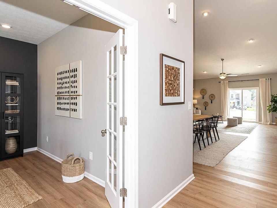 2nd image of 3473 Seminole Dr