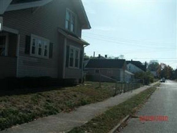 2nd image of 102 E Parkwood Dr