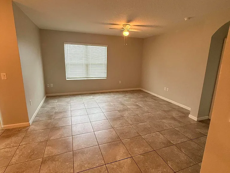619 SW Post Ter — Photo 2