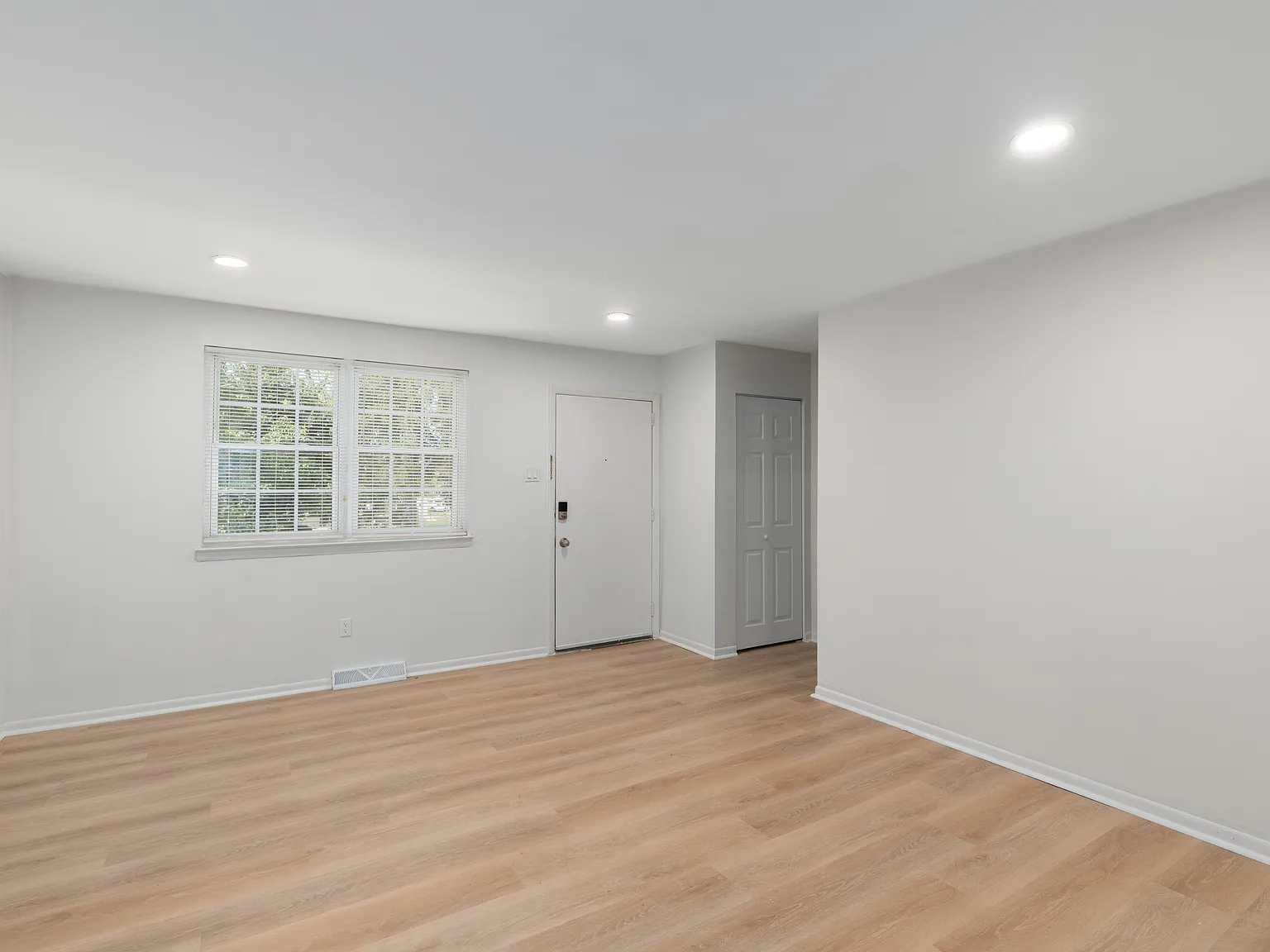 2 bed, 945 sqft, $2,248 — Photo 3