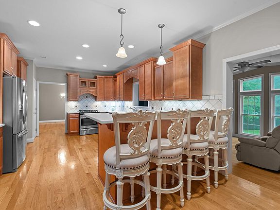 3rd image of 431 Patterson Ridge Ln