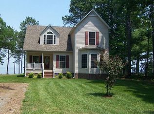 677 Warner Ln, Hague, VA 22469