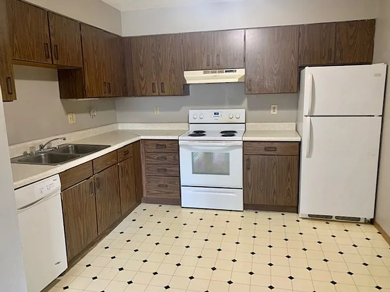 960 Boston Way — Photo 5