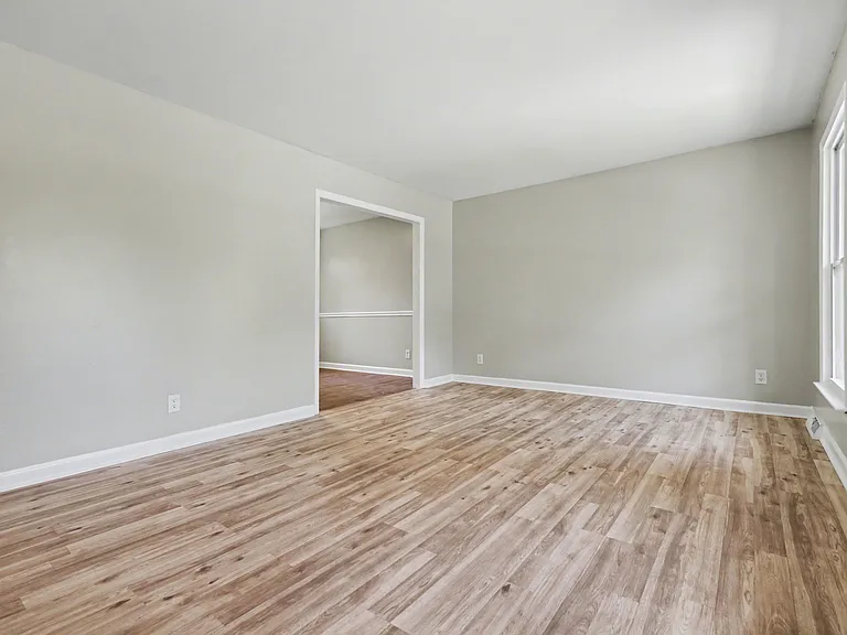 5439 Kerry Ln — Photo 7