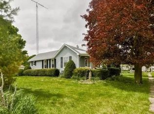 101 N Center Ave, Chana, IL 61015