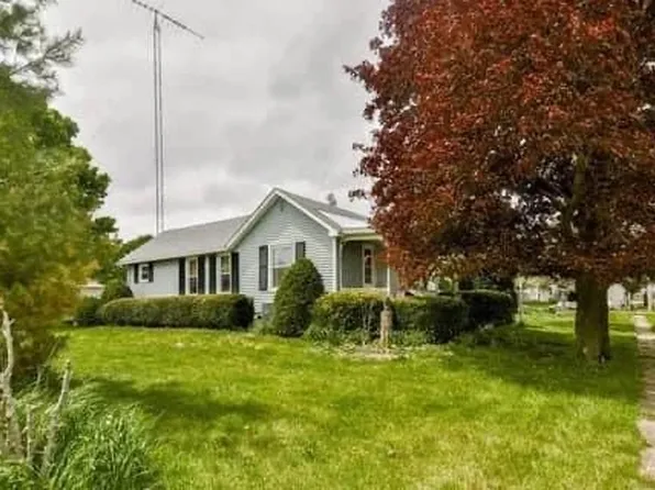 101 N Center Ave, Chana, IL 61015