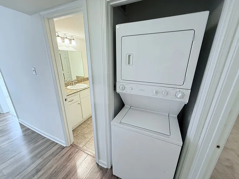 1100 Park Ln #201 — Photo 10