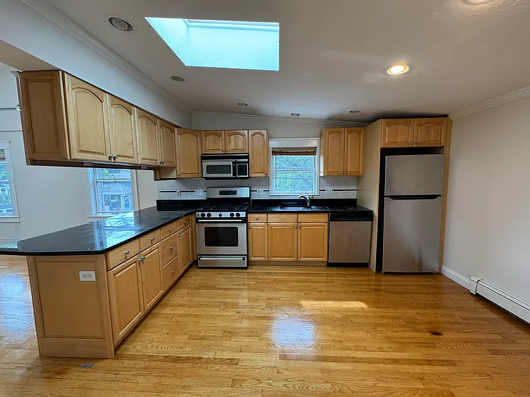 118 Sherman St #118 — Photo 3